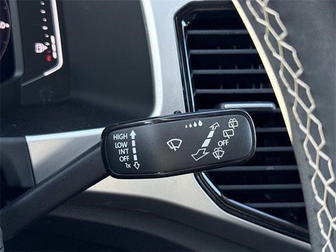 Used 2023 Volkswagen Atlas SE image 25