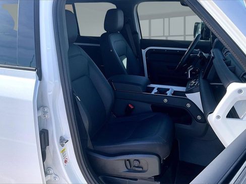 Used 2025 Land Rover Defender 110 S image 7