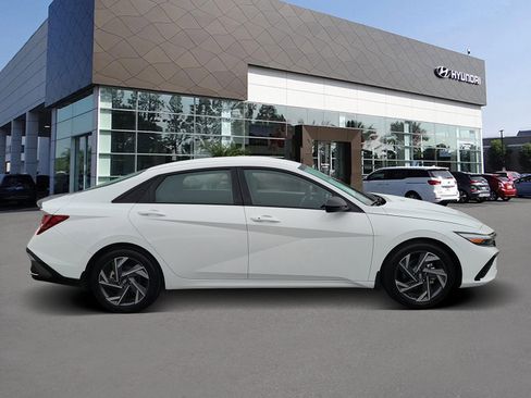 Certified 2025 Hyundai Elantra Sport image 4