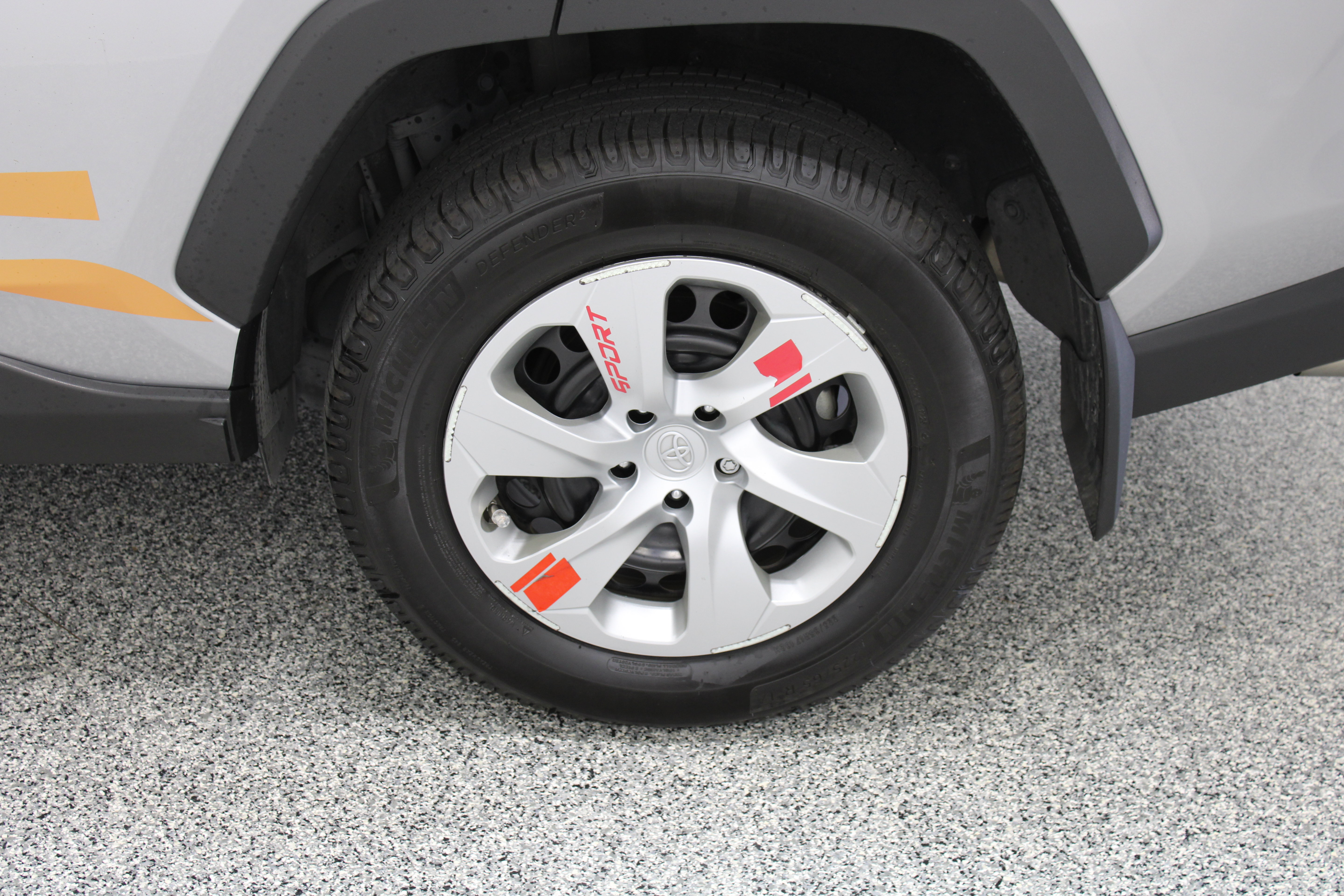 Used 2021 Toyota RAV4 LE FWD image 10