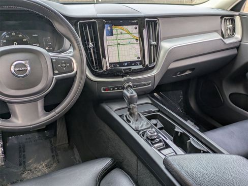 Used 2019 Volvo XC60 T5 Momentum w/ Premium Package image 9