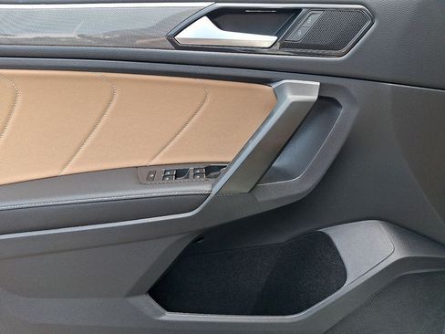 Certified 2023 Volkswagen Tiguan SE R-Line FWD image 13