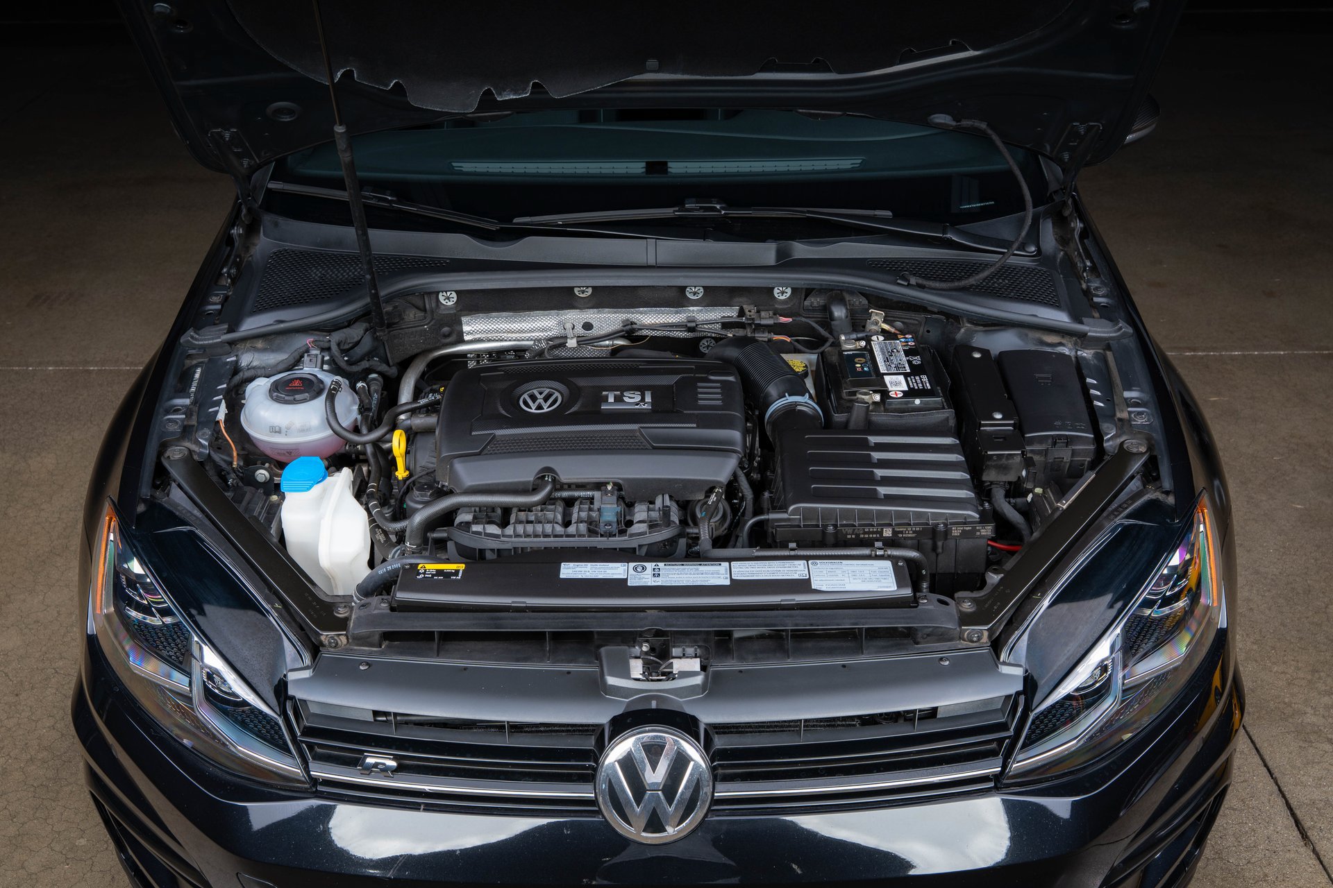 Used 2019 Volkswagen Golf R 4-Door AWD/4WD image 30
