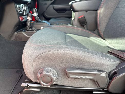 Used 2024 Jeep Wrangler Unlimited Rubicon image 20