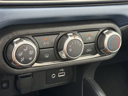 Used 2025 Nissan Versa SV FWD image 19