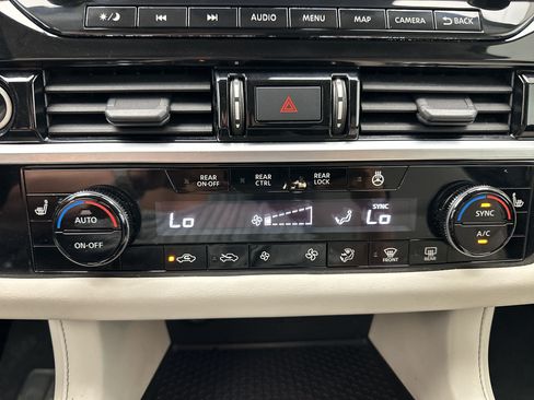 Used 2022 Nissan Pathfinder SL AWD/4WD image 27