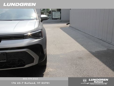 Used 2025 Volkswagen Taos SE image 37