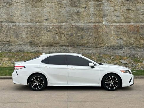 Used 2019 Toyota Camry SE image 8
