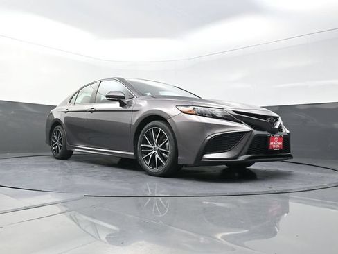 Used 2024 Toyota Camry SE FWD image 21