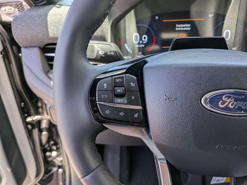 Used 2026 Ford Explorer Platinum RWD image 32