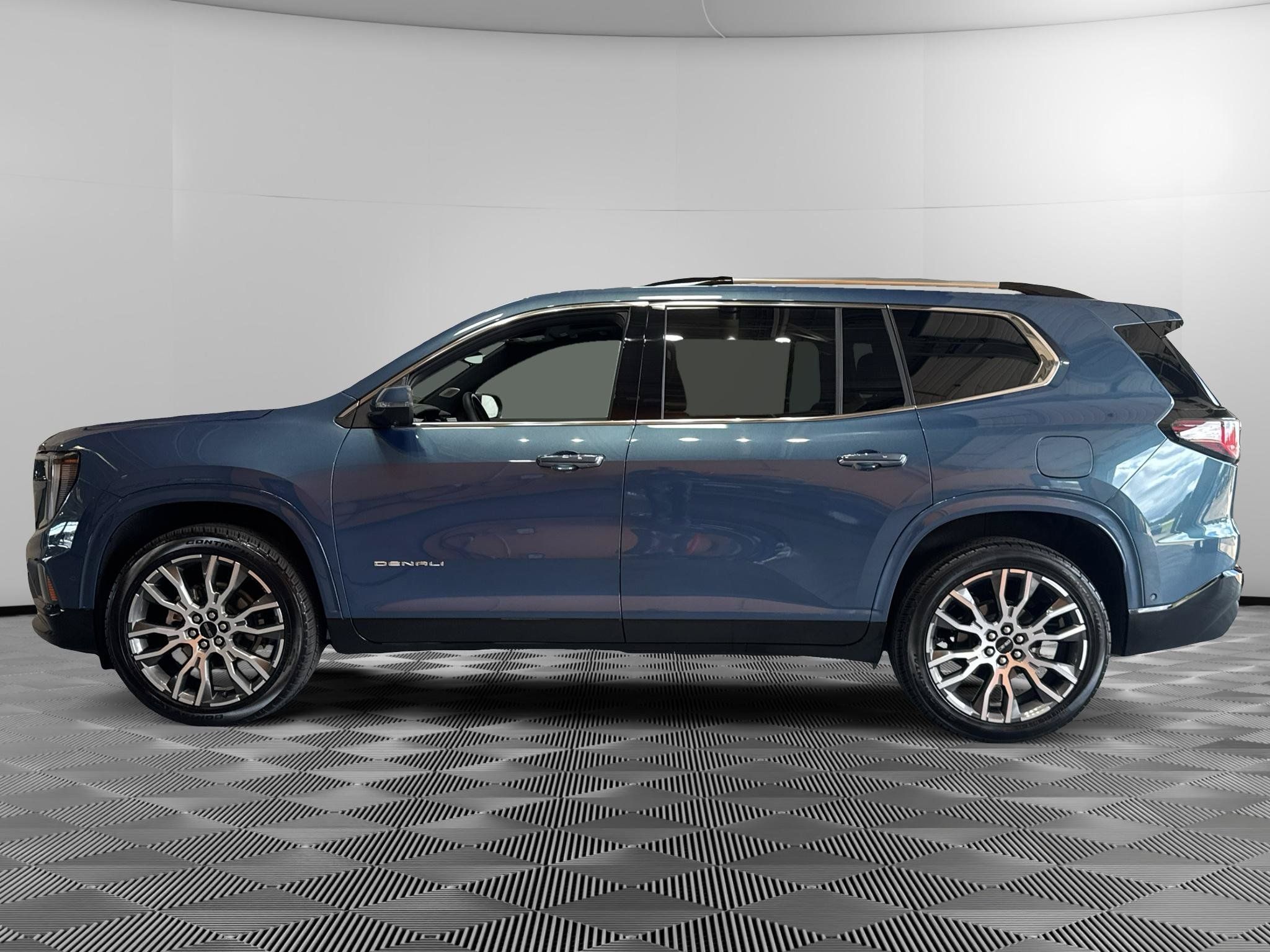 Used 2026 GMC Acadia Denali w/ Super Cruise Package AWD/4WD image 2