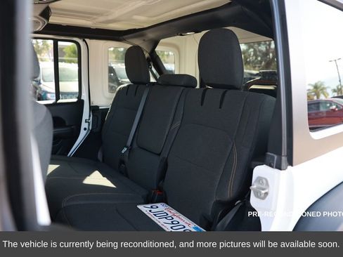 Used 2024 Jeep Wrangler Unlimited image 12