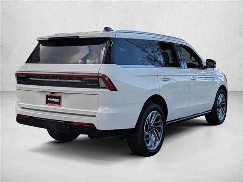 New 2025 Lincoln Navigator Reserve image 2