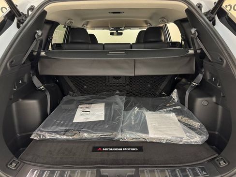 New 2025 Mitsubishi Outlander SE image 24