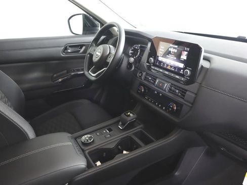 Certified 2025 Nissan Pathfinder S image 29