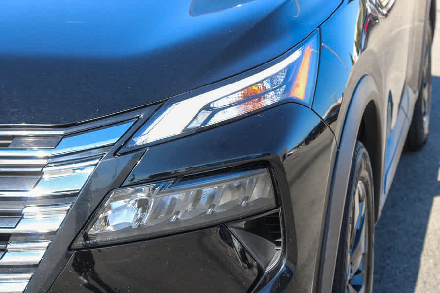 Used 2025 Nissan Rogue SV FWD image 10