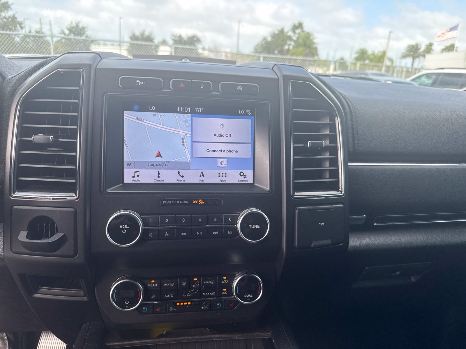 Used 2019 Ford Expedition Limited w/ Equipment Group 301A RWD image 16