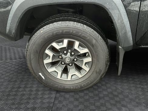 Used 2017 Toyota Tacoma TRD Off-Road image 8