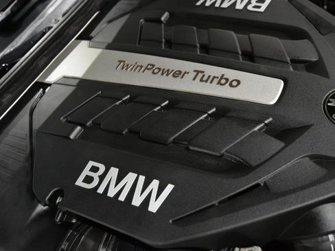 Used 2013 BMW 750i xDrive image 59