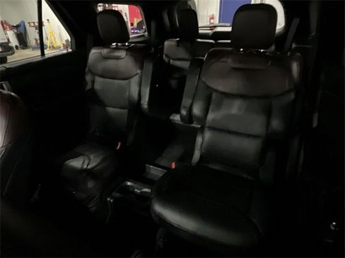 Used 2021 Ford Explorer Platinum image 28