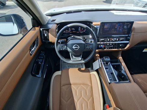 New 2026 Nissan Pathfinder Platinum FWD image 14