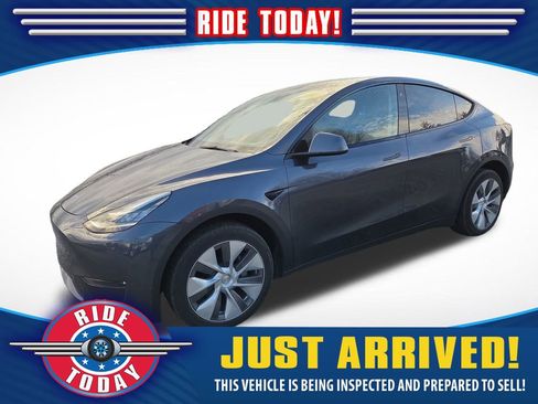 Used 2023 Tesla Model Y Long Range image 1