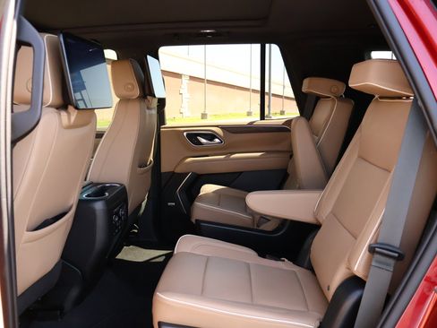 Used 2023 Chevrolet Tahoe Premier AWD/4WD image 27