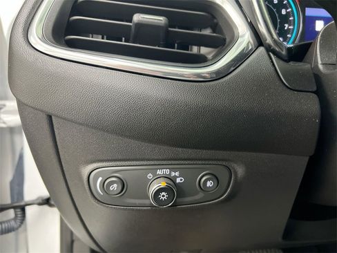 Used 2022 Chevrolet Equinox Premier image 18