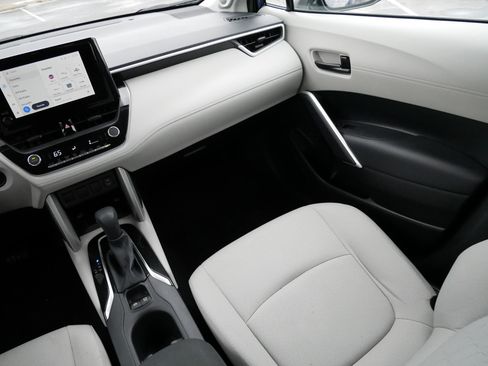 Certified 2024 Toyota Corolla Cross LE image 11