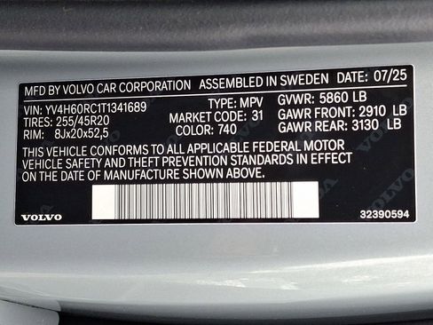 Certified 2026 Volvo XC60 T8 Plus w/ Protection Package Premier AWD/4WD image 19