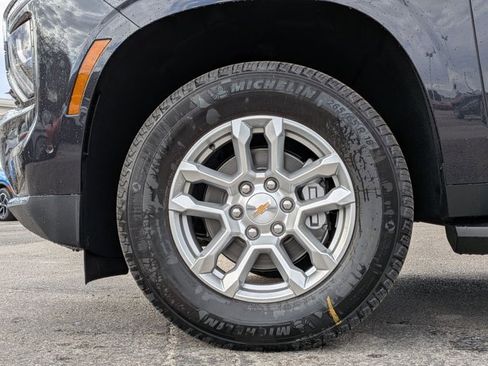 New 2026 Chevrolet Suburban LS image 18