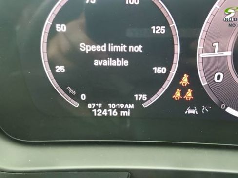 Used 2024 Porsche Cayenne Coupe AWD/4WD image 38