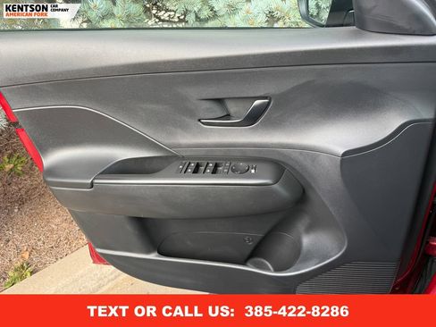 Used 2025 Hyundai Kona SEL image 22