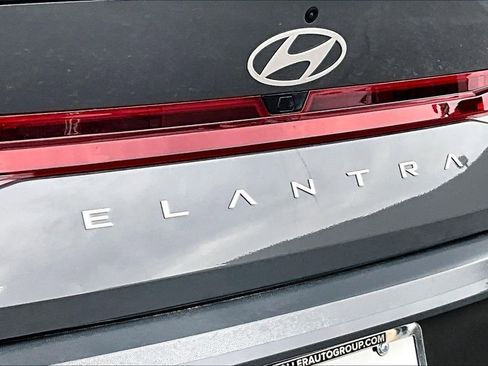 Used 2025 Hyundai Elantra Sport image 8