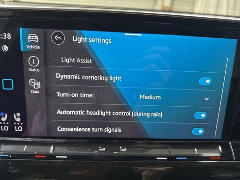 Used 2025 Volkswagen Atlas Cross Sport SE FWD image 28