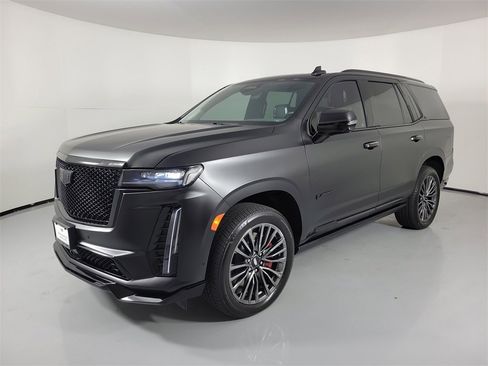 Used 2024 Cadillac Escalade V w/ Heavy-Duty Trailer Package image 2