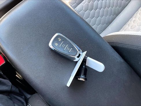 Used 2020 Chevrolet Equinox LT AWD/4WD image 12