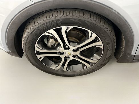 Used 2017 Chevrolet Bolt Premier w/ Driver Confidence II Package image 11