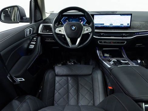 Used 2024 BMW X7 xDrive40i image 3