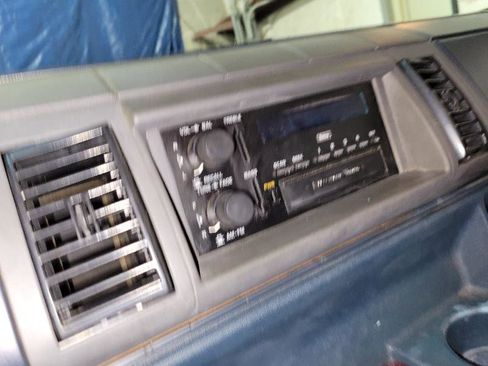 Used 1992 GMC Safari XT image 38