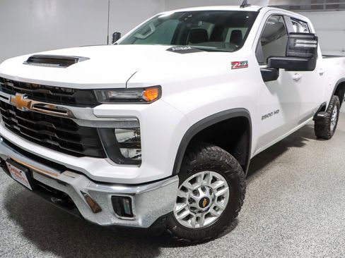 Used 2024 Chevrolet Silverado 2500 LT w/ Convenience Package AWD/4WD image 31