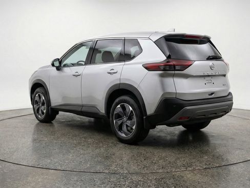 Used 2025 Nissan Rogue SV image 6