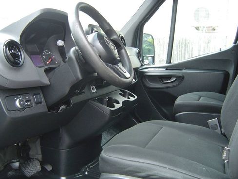 Used 2019 Mercedes-Benz Sprinter 144 image 7