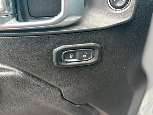 Used 2023 Jeep Wrangler Unlimited w/ Cold Weather Group image 17