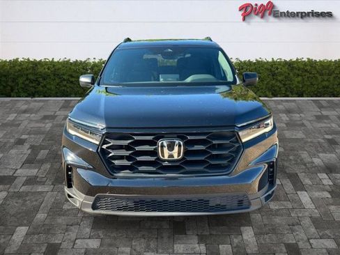 Used 2025 Honda Pilot Sport image 5