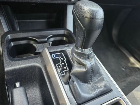 Used 2021 Toyota Tacoma SR5 AWD/4WD image 24