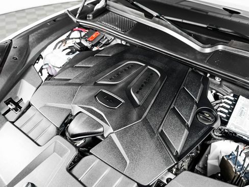 Certified 2025 Porsche Cayenne AWD/4WD image 13