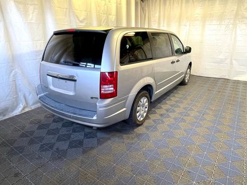 Used 2008 Chrysler Town & Country LX image 6