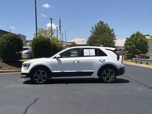 Used 2023 Kia Niro SX Touring FWD image 14