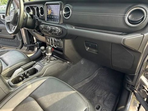 Used 2022 Jeep Wrangler Unlimited Sahara w/ Cold Weather Group AWD/4WD image 32